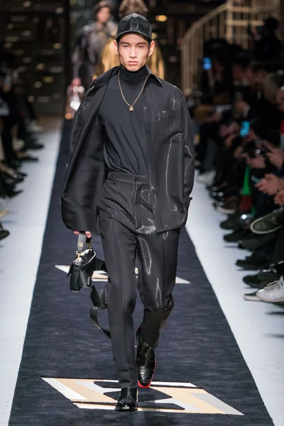 Look 50